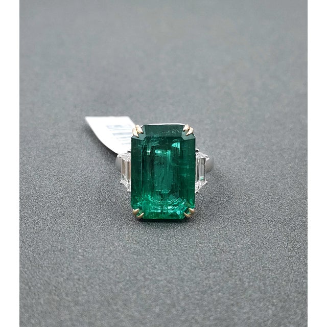 12.49 Ct Gia Certified Natural Zambian Emerald & Diamond Ring, Size 6.5 For Sale - Image 4 of 9