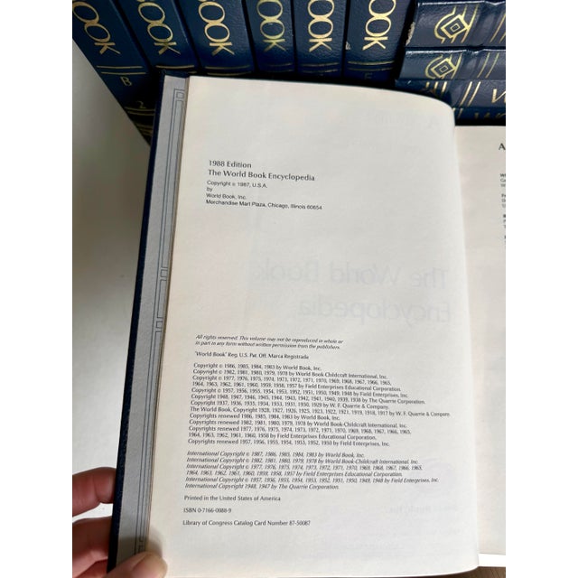 Paper 1988 Complete World Book Encyclopedia 24 Volume Set With Dictionary in Navy Blue & Gold For Sale - Image 7 of 9