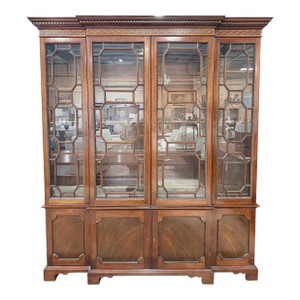 Late 20th Century Kindel Winterthur Mahogany Breakfront China Cabinet