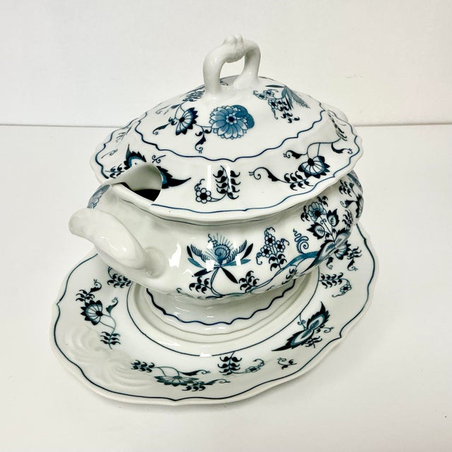 1970s Vintage Japanese Chinoiserie Meissen Blue Danube Soup Tureen & Underplate For Sale - Image 12 of 16
