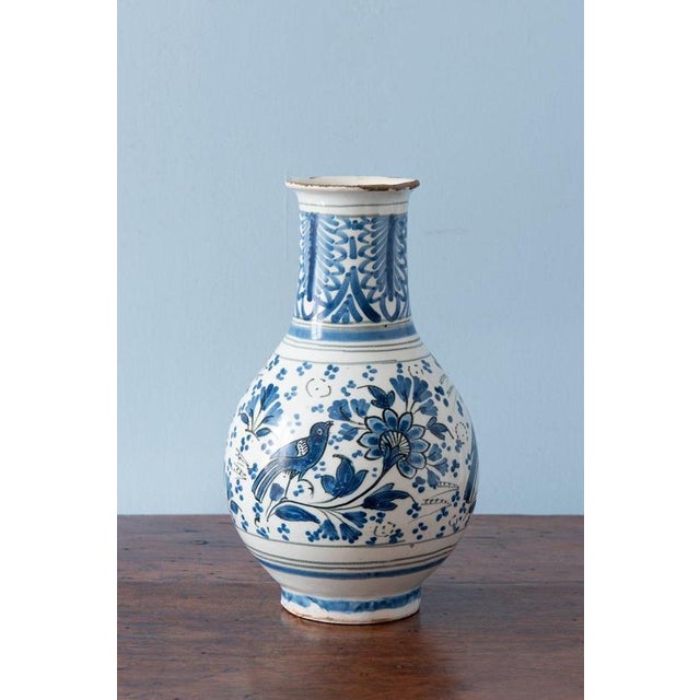 Height: 20 cm (each) Diameter: 12 cm (each) Glaze losses to upper edges, otherwise very good condition.