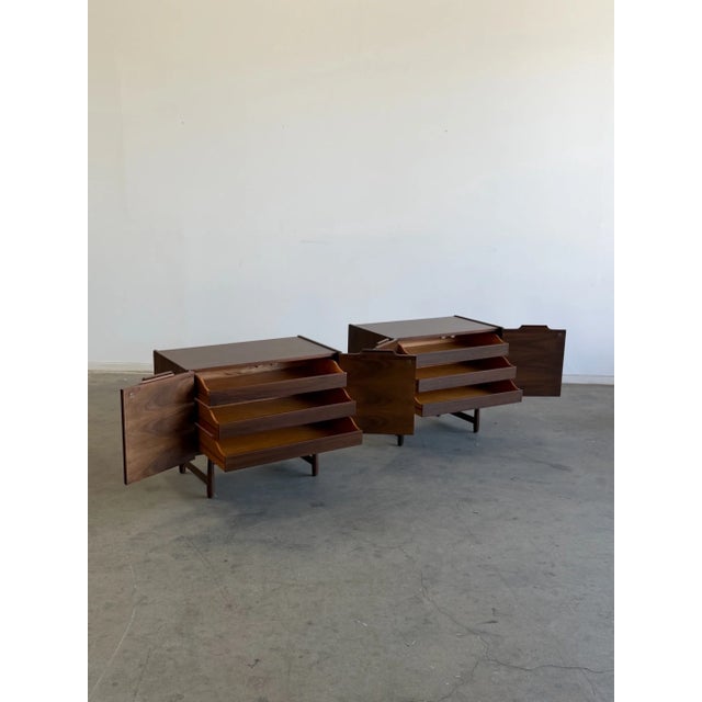 1960s Pair of Mid Century Nightstands by John Caldwell for Brown Saltman For Sale - Image 5 of 18