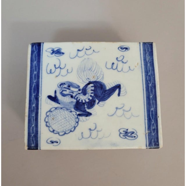 Chinoiserie Antique Chinese Blue & White Porcelain Foo Dog Scholar’s Pillow For Sale - Image 3 of 10