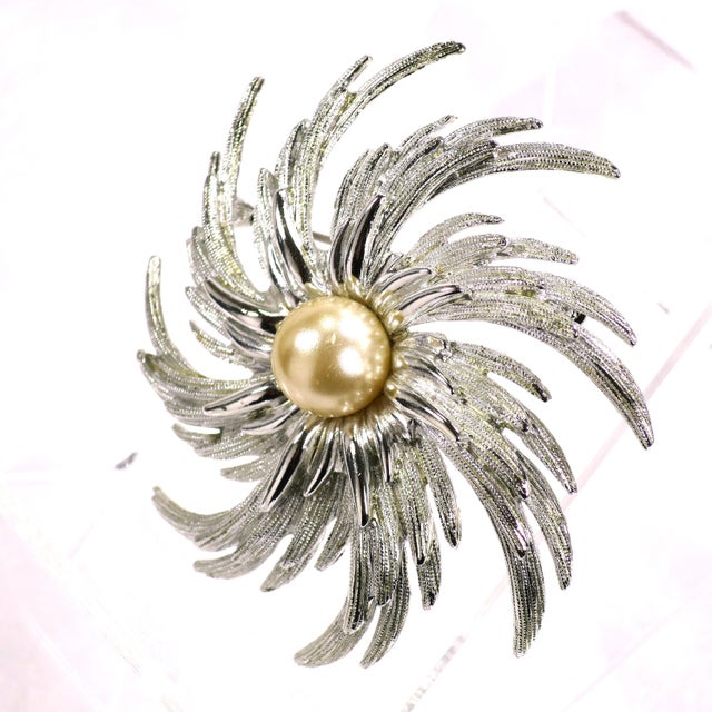 Vintage Designer Silver Pearl Brooch 1960s For Sale In Orlando - Image 6 of 10