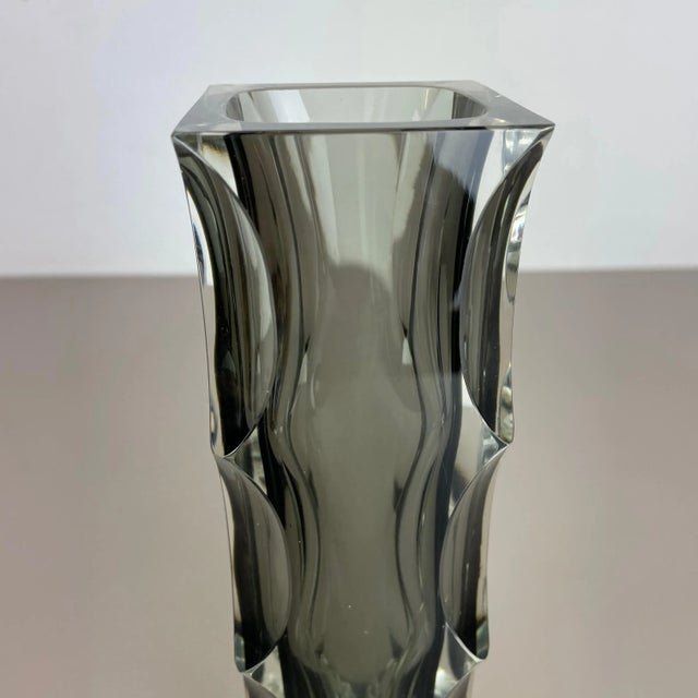 Glass Large Mandruzzato Faceted Glass Sommerso Vase, Murano, Italy 1970s For Sale - Image 7 of 18