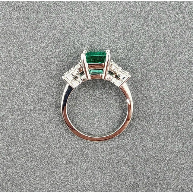 Early 21st Century 3.38 Ct Gia Certified Zambian Emerald & Diamond Ring Size 6.5 For Sale - Image 5 of 9