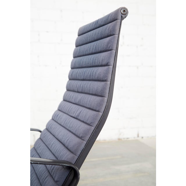 EA124 Chair and EA125 Ottoman by Charles & Ray Eames for Vitra/Herman Miller, 1980s, Set of 2 For Sale - Image 16 of 18