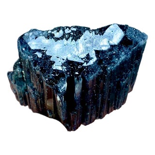 Electric Teal Cap Vivad Neon Blue Tip on a Deep Indigo Afghan Tourmaline For Sale