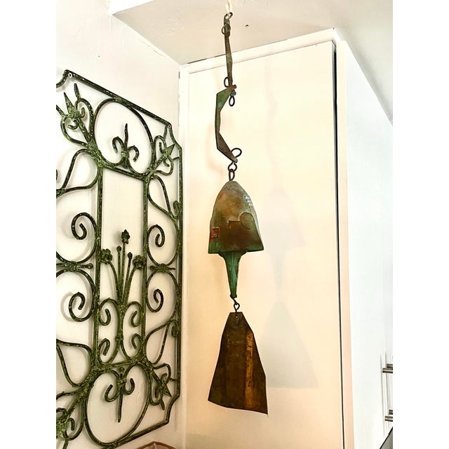 Vintage Paolo Soleri Arcosanti Brutalist Bronze Wind Bell Chime, Verde Gris Patina. Made in the Usa For Sale - Image 10 of 10