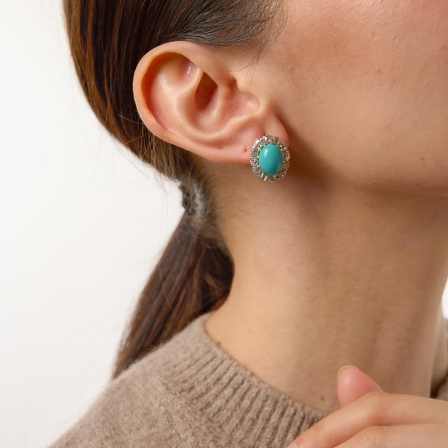 A breathtaking expression of early twentieth-century elegance, these Edwardian cluster earrings center on two luminous...