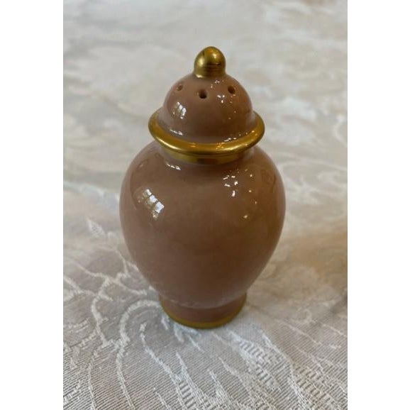 Traditional 1980s Fitz and Floyd Versailles Dusty Rose Salt and Pepper Shaker Set For Sale - Image 3 of 6