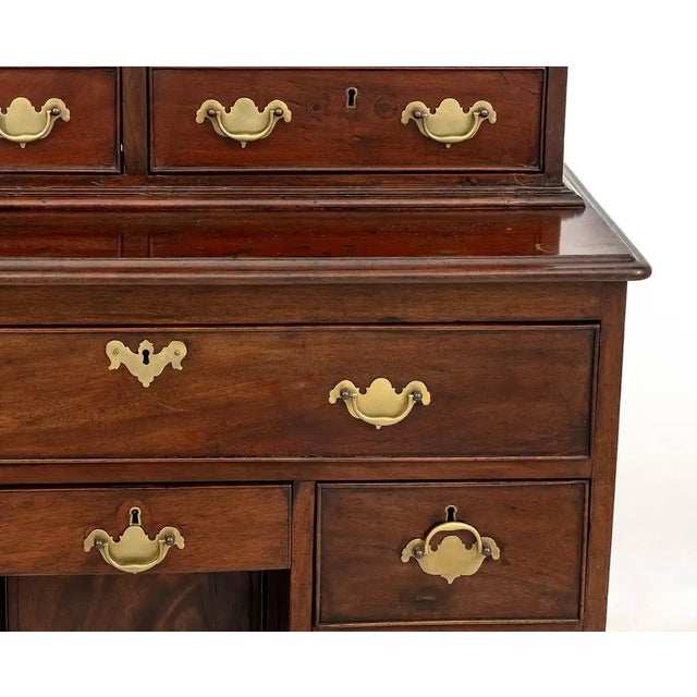 18th Century Irish Mahogany Secretaire Cabinet Attributed to Christopher Hearn For Sale - Image 4 of 10