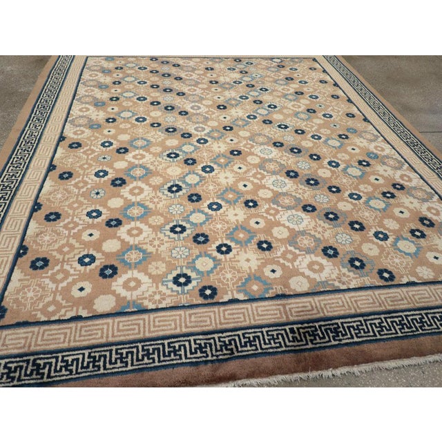Galerie Shabab Collection Mid-20th Century Chinese Peking Small Room Size Carpet For Sale In New York - Image 6 of 7