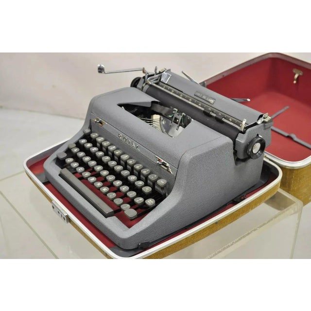 Vintage 1950's Mid-Century Royal Quiet De Luxe Typewriter in Case For Sale - Image 10 of 11