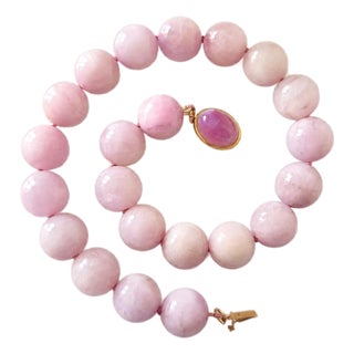 Natural Pink Kunzite Beaded Necklace With Kunzite Cabochon Clasp For Sale