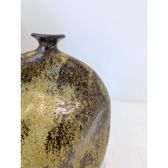 Signed James Berloff “Olive Drip” Stoneware Vessel | Organic Modern Form (C. 1960s–1980s) For Sale In San Francisco - Image 6 of 10