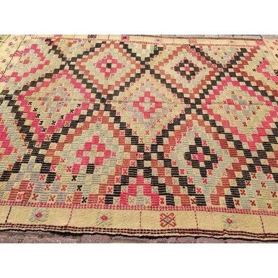 1960s Vintage Handwoven Turkish Kilim Rug - 4′5″ × 6′3″ For Sale - Image 5 of 6