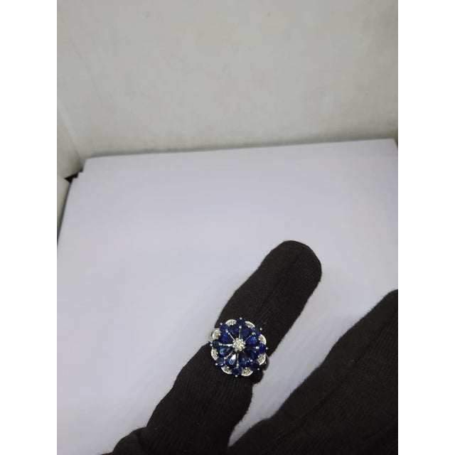 2020s Natural Blue Sapphire 3.20cts & Diamond 0.18cts Ring in 14k Gold For Sale - Image 5 of 8