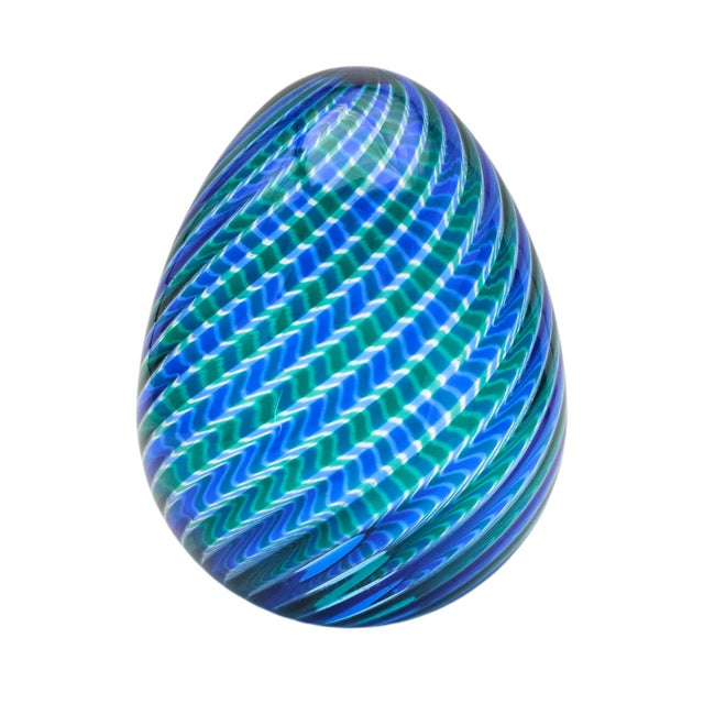 Murano, Venini & Co. Signed Venini Murano Canne Ritorte Blue & Green Art Glass Egg Sculpture, 1970s 7" For Sale - Image 4 of 11