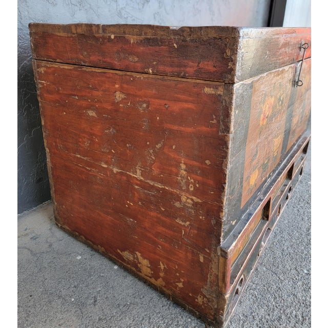Antique Painted Chinese Trunk 19th Century For Sale - Image 13 of 17