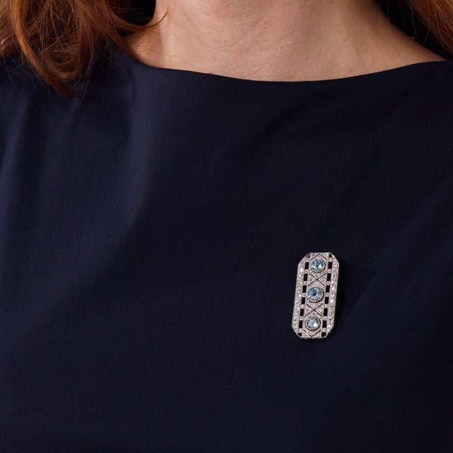 1920s 1920s French Art Deco 6.00 Carat Aquamarine Diamond Platinum Brooch For Sale - Image 5 of 6