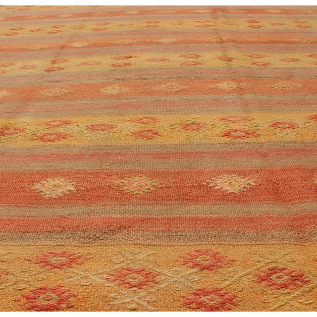 Keivan Woven Arts, En-140546, Vintage Mid-Century Turkish Kilim Rug - 5′7″ × 8′8″ For Sale In Atlanta - Image 6 of 11