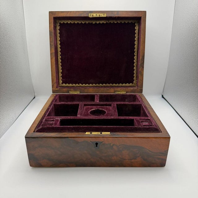 Neo-Classical Vanity Box in Walnut and Velvet, South Germany, 1900s For Sale - Image 4 of 18