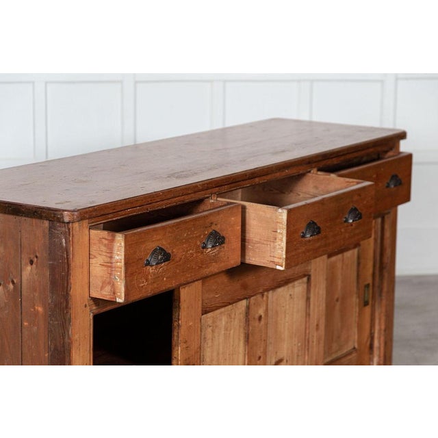Wood Large 19th Century English Pine Dresser Base, 1880s For Sale - Image 7 of 17