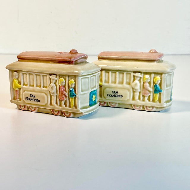 1960s Vintage Boho Chic Americana San Francisco Cable Car Salt & Pepper Shakers - A Pair. For Sale - Image 11 of 12