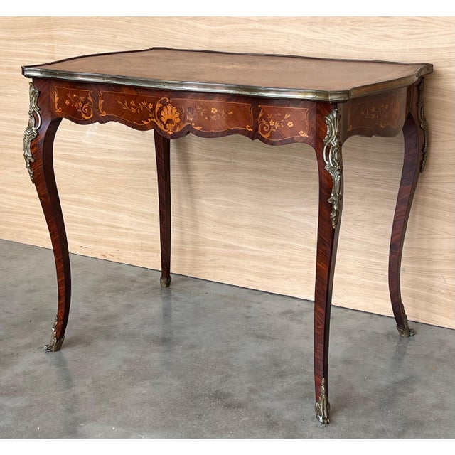 French French 19th Century Louis XV Marquetry Writing Table For Sale - Image 3 of 18