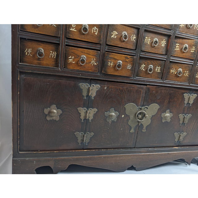 Late 19th-Century Korean Yakjang Apothecary Cabinet With 39 Hanja-Labeled Drawers For Sale - Image 13 of 18