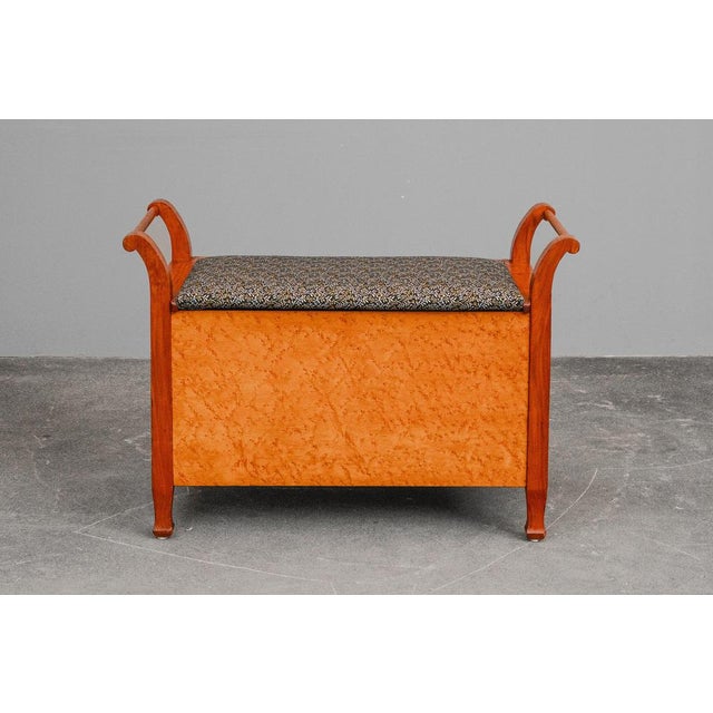 Textile Art Nouveau Chest Bench in Cherry Wood and Bird's-Eye Maple, 20th Century For Sale - Image 7 of 18