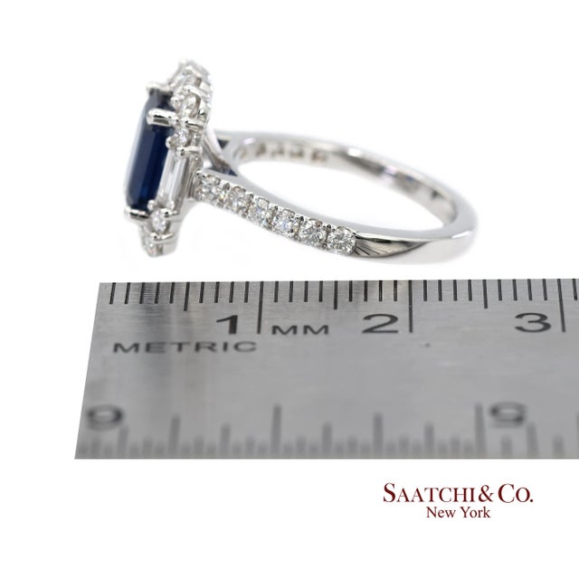 Exquisite 18k (750) White Gold Royal Blue Sapphire and Natural Diamond Ring, Size 5 For Sale - Image 10 of 11