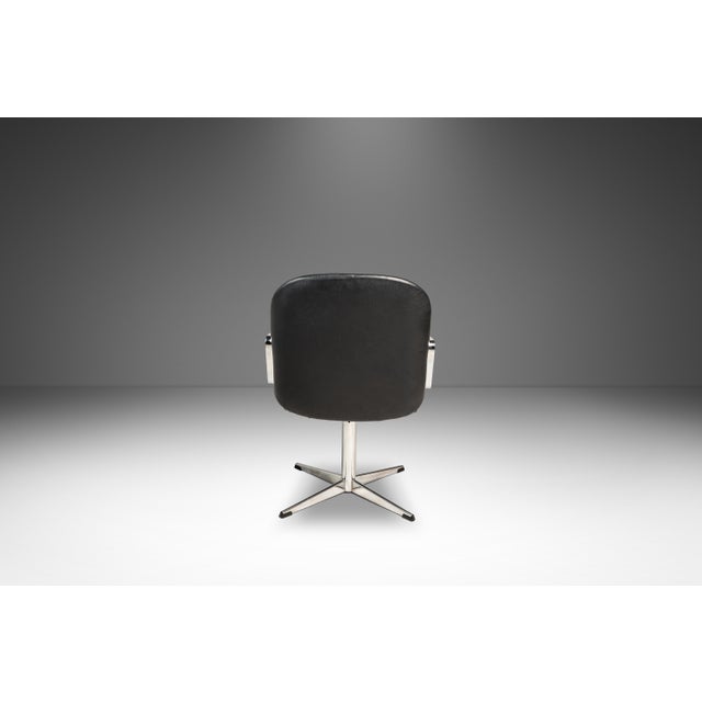 Mid-Century Modern High-Stance Office Chair in Chrome and Vinyl After Charles Pollock, Usa, C. 1960's For Sale - Image 17 of 18