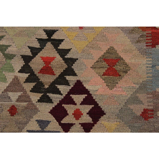 Rustic Kilim Gray Pink Wool Rug - 5'7" X 8'4" For Sale In New York - Image 6 of 7