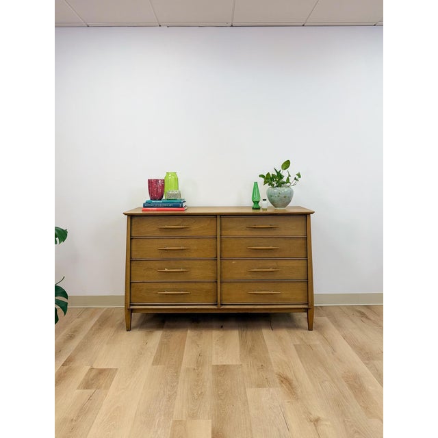 Davis Cabinet Company Vintage Davis Cabinet Co MCM Atomic 8 Drawer Dresser With Wood Pulls Clean Lines For Sale - Image 4 of 15