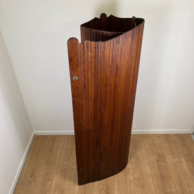 Undulating Screen with Pine Slats, 1930 For Sale - Image 6 of 17