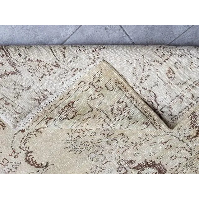 1960s Oushak Anatolian Wool Rug For Sale - Image 6 of 9