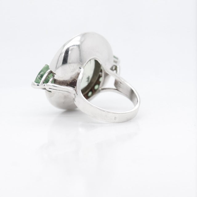 French Deco Style 18k White Gold Green Beryl & Tsavorite Garnet Cocktail Ring For Sale - Image 10 of 12