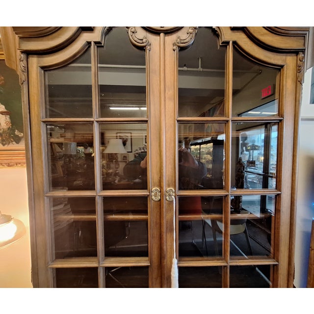 Early 20th Century Walnut Dutch Bombe Breakpoint Cabinet With Claw Feet For Sale - Image 16 of 18