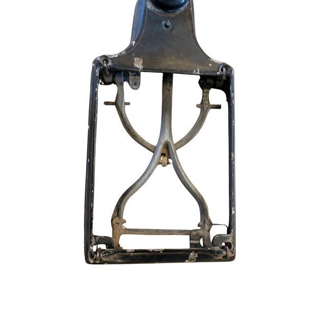 Early 20th Century Antique Fairbanks Physician’s Industrial Medical Scale in Cast Iron & Brass, Early 20th Century For Sale - Image 5 of 12