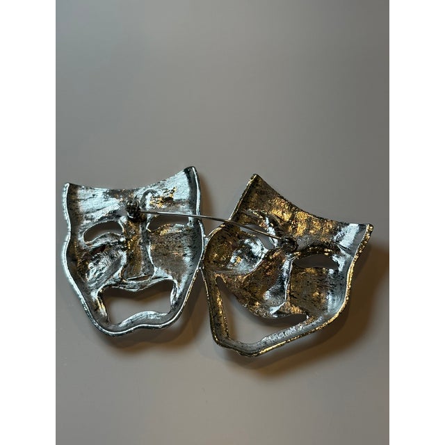 Metal Vintage 80’s Silver Tone Comedy Tragedy Theater Mask Brooch Jewelry For Sale - Image 7 of 12
