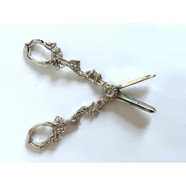 This item was sourced in Scotland. For the entertainer who has almost everything! This beautiful pair of silver grape...