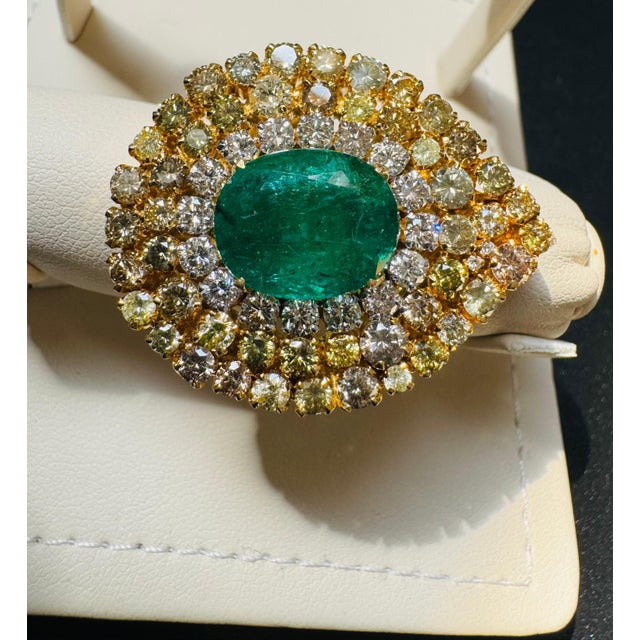Arts & Crafts 7.47 Natural Zambian Emerald & 5.64 Cts Diamond 18 Karat Yellow Gold Ring Size 6 For Sale - Image 3 of 18