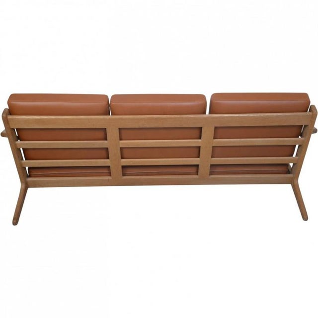 GE290 Three-Seater Sofa in Oak and Walnut by Hans Wegner, 1990s For Sale - Image 13 of 18