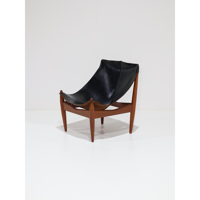 Vintage 272 Lounge Chair in Black Leather and Teak by Illum Wikkelsø, Denmark, 1960s For Sale - Image 6 of 17