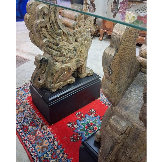 Mid-Century Console with Guardian Lions in Carved and Gilded Wood, 1950s, in Good conditions. Designed 1950 to 1959