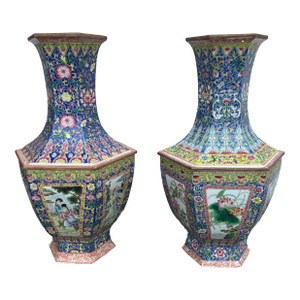 Vintage Pair of Large Chinese Porcelain Vases or Urns.
