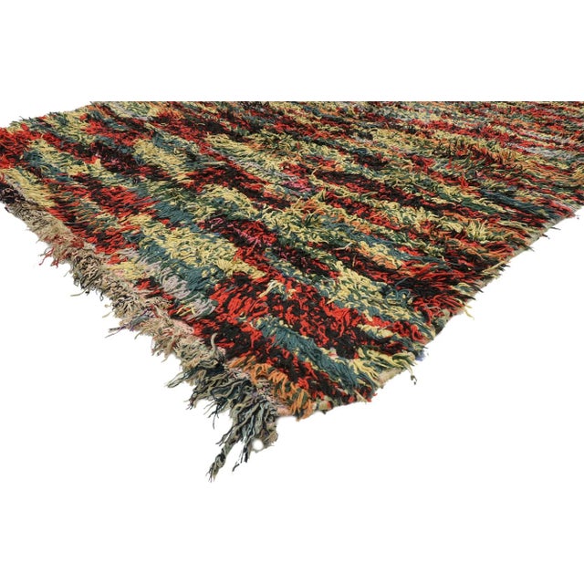 20573 Vintage Boucherouite Moroccan Rag Rug, 04'10 x 09'00. Immerse yourself in the dynamic vibrancy of Boujad...