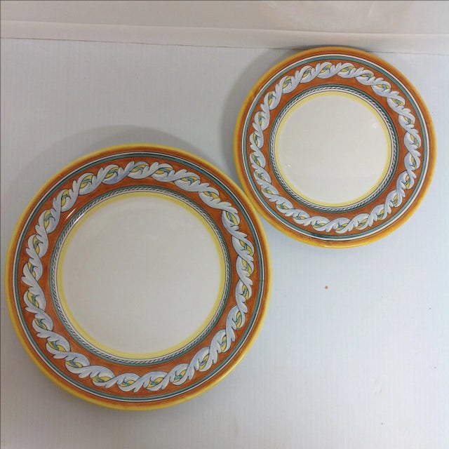 Super pair of decorated Deruta pottery chargers. 1990, Italy.